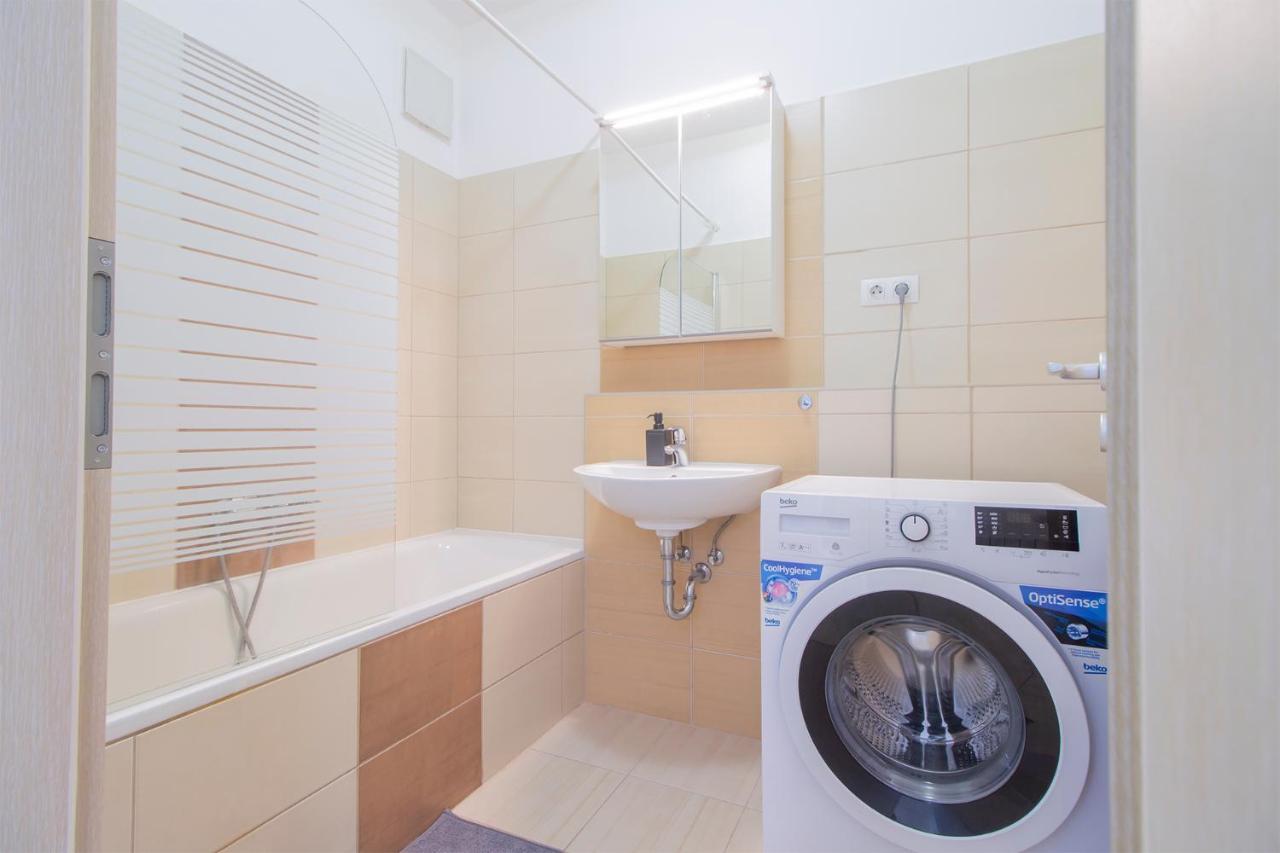 Spring House With Free Private Parking Apartment Budapest Exterior photo