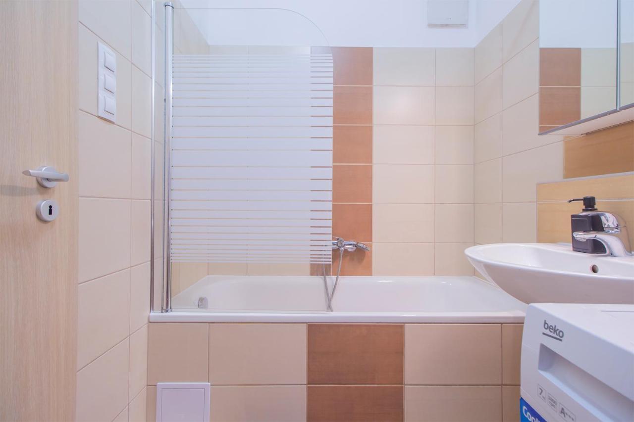 Spring House With Free Private Parking Apartment Budapest Exterior photo